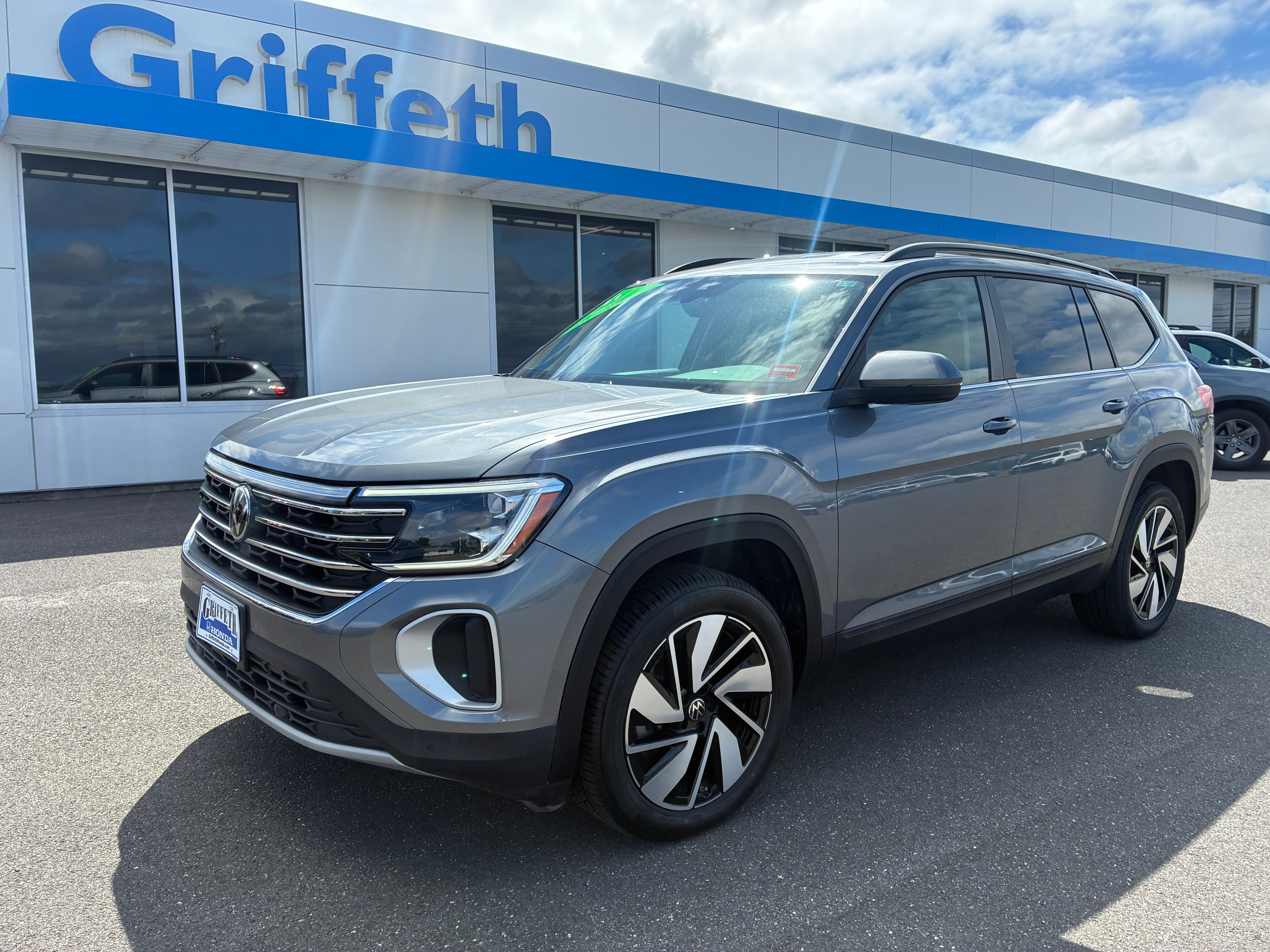 2025 Volkswagen Atlas 2.0T SE w/Technology 4MOTION