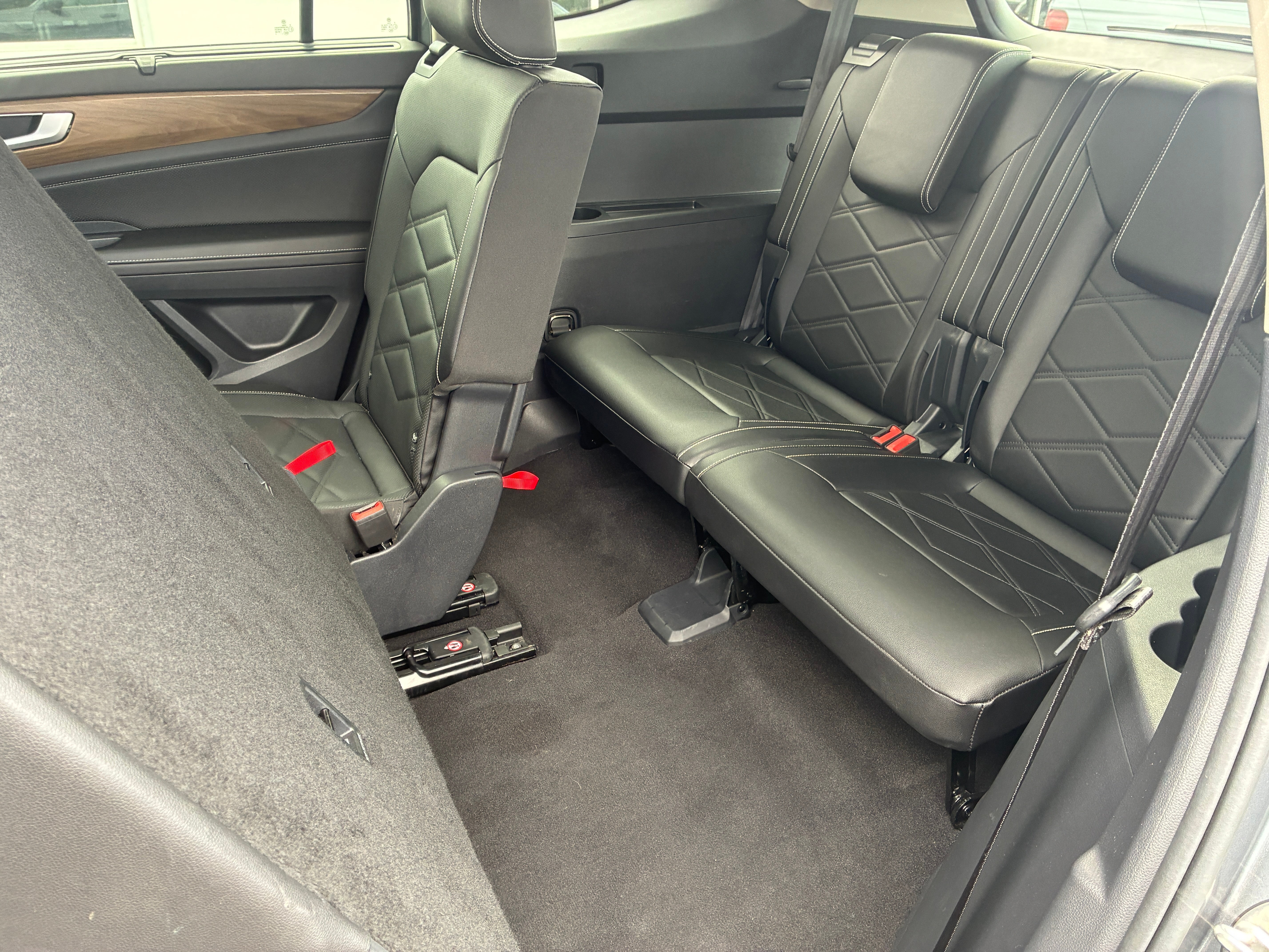 2025 Volkswagen Atlas 2.0T SE w/Technology 4MOTION