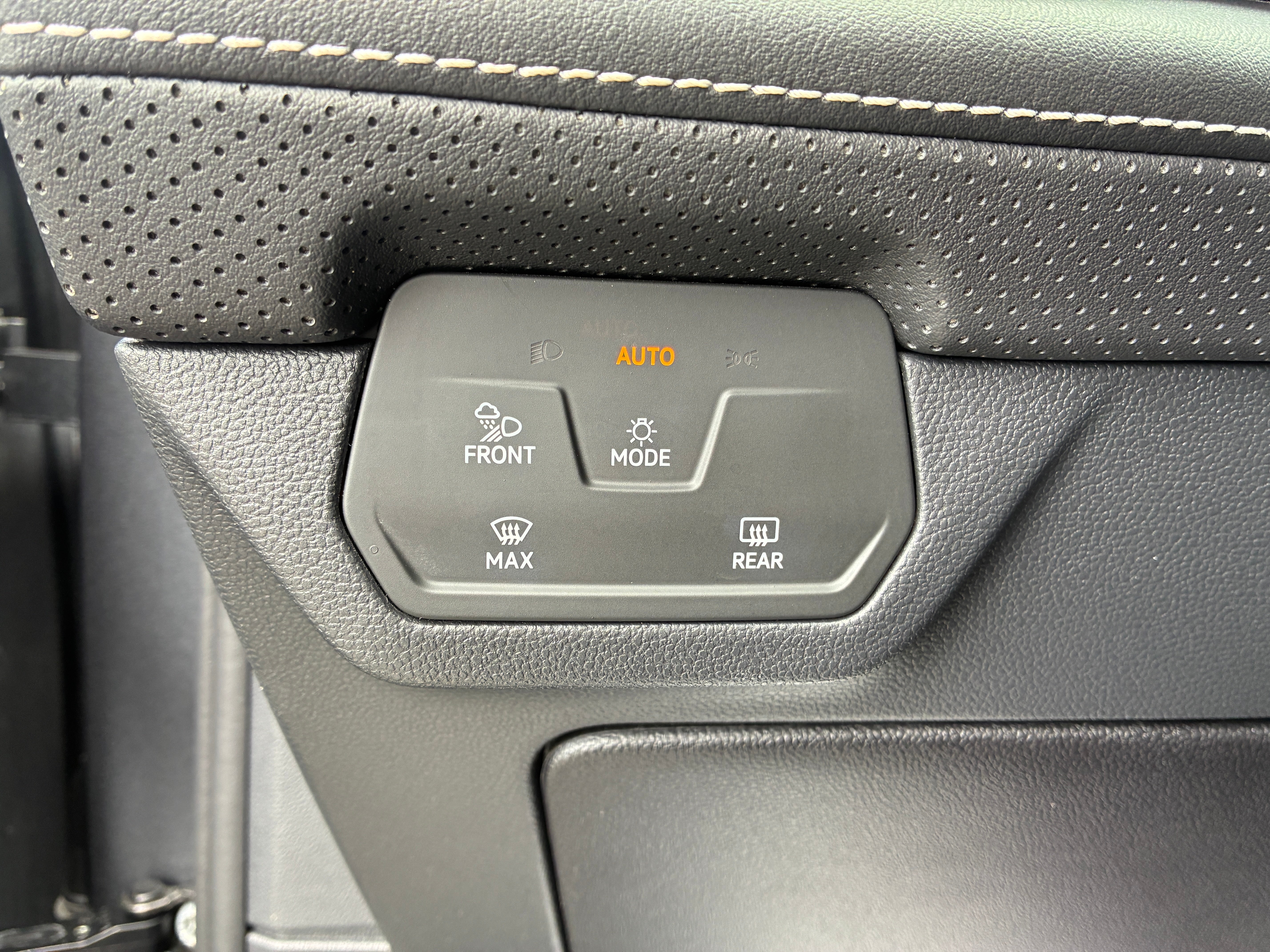 2025 Volkswagen Atlas 2.0T SE w/Technology 4MOTION
