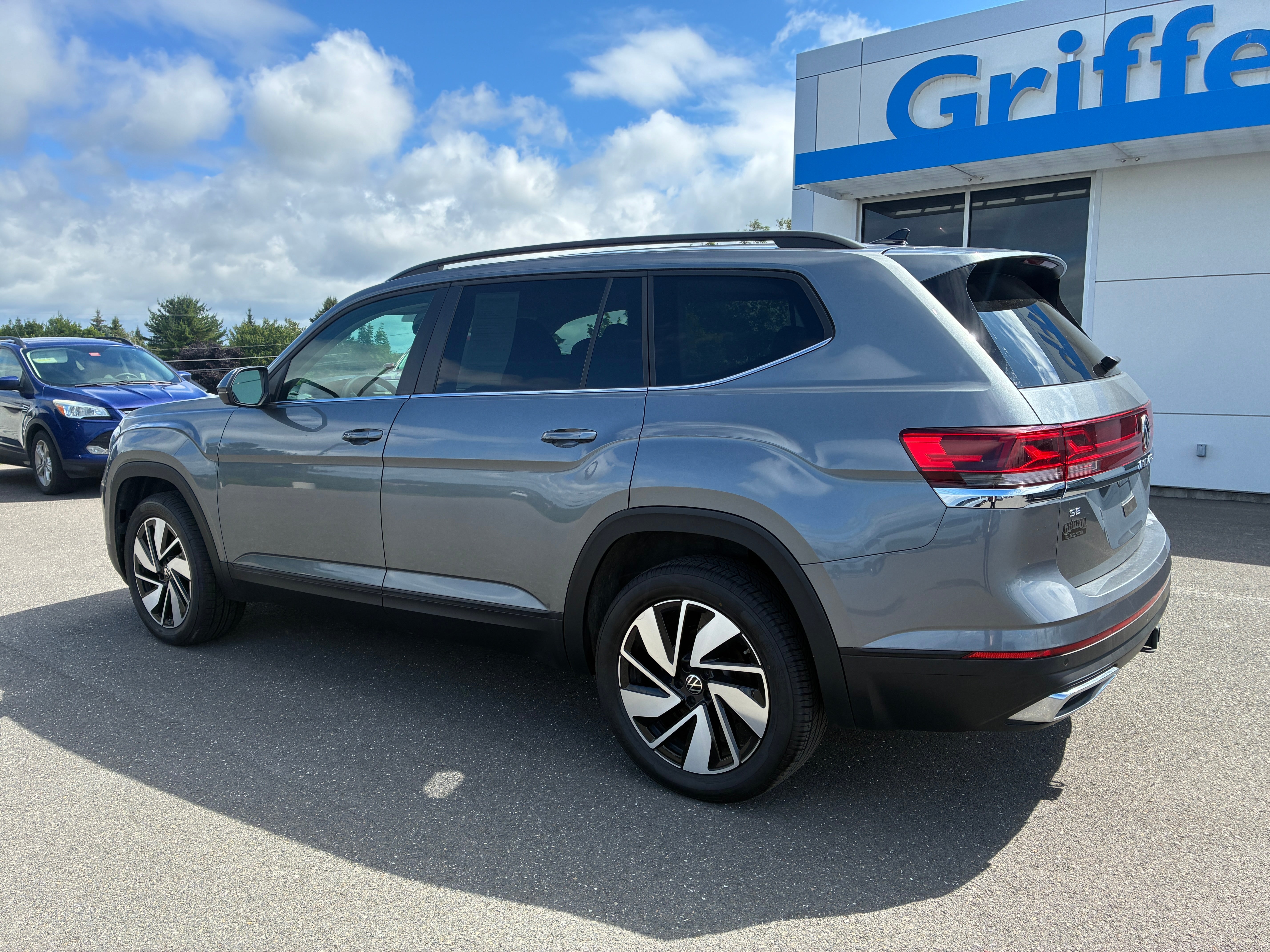 2025 Volkswagen Atlas 2.0T SE w/Technology 4MOTION
