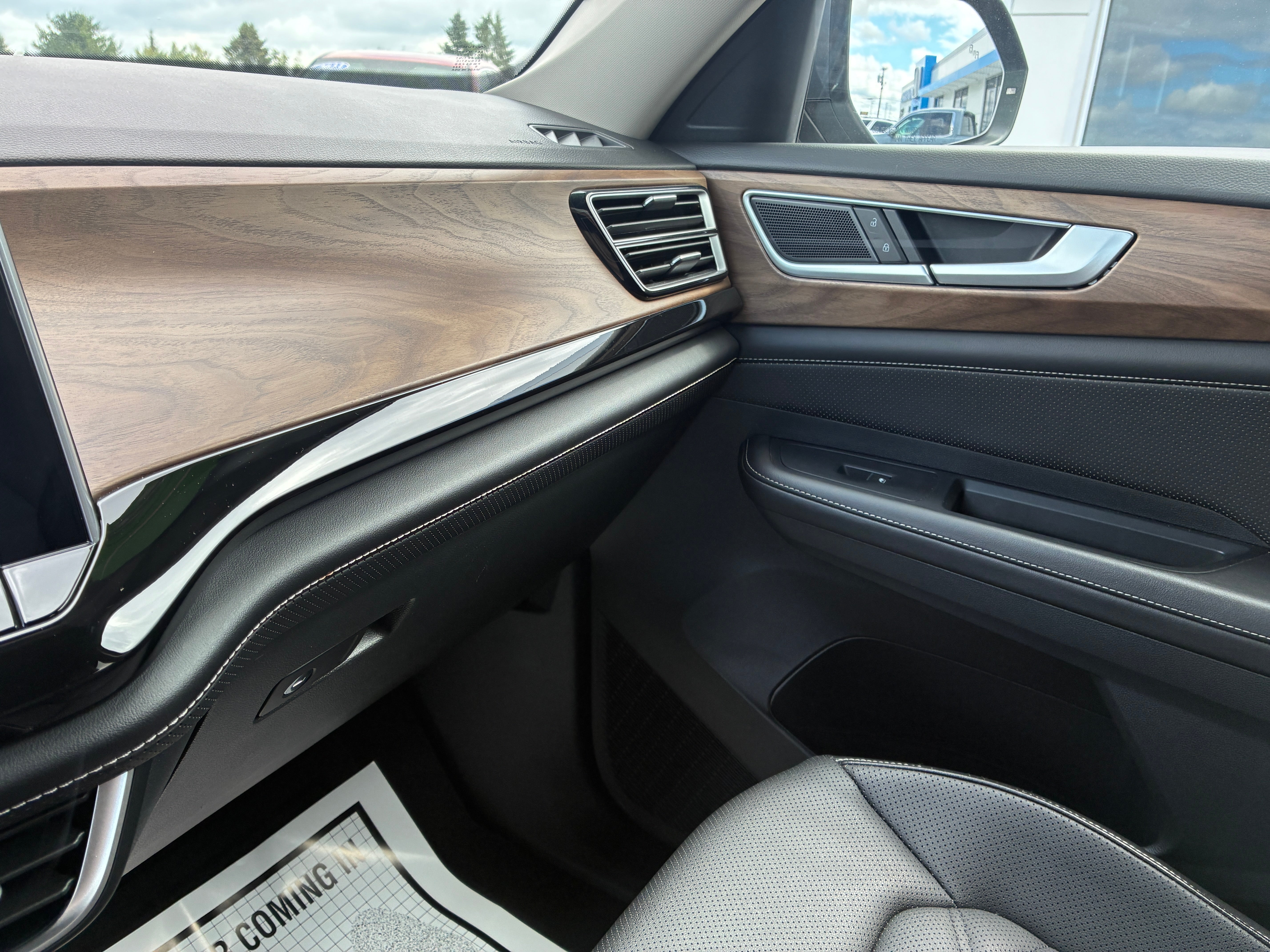 2025 Volkswagen Atlas 2.0T SE w/Technology 4MOTION