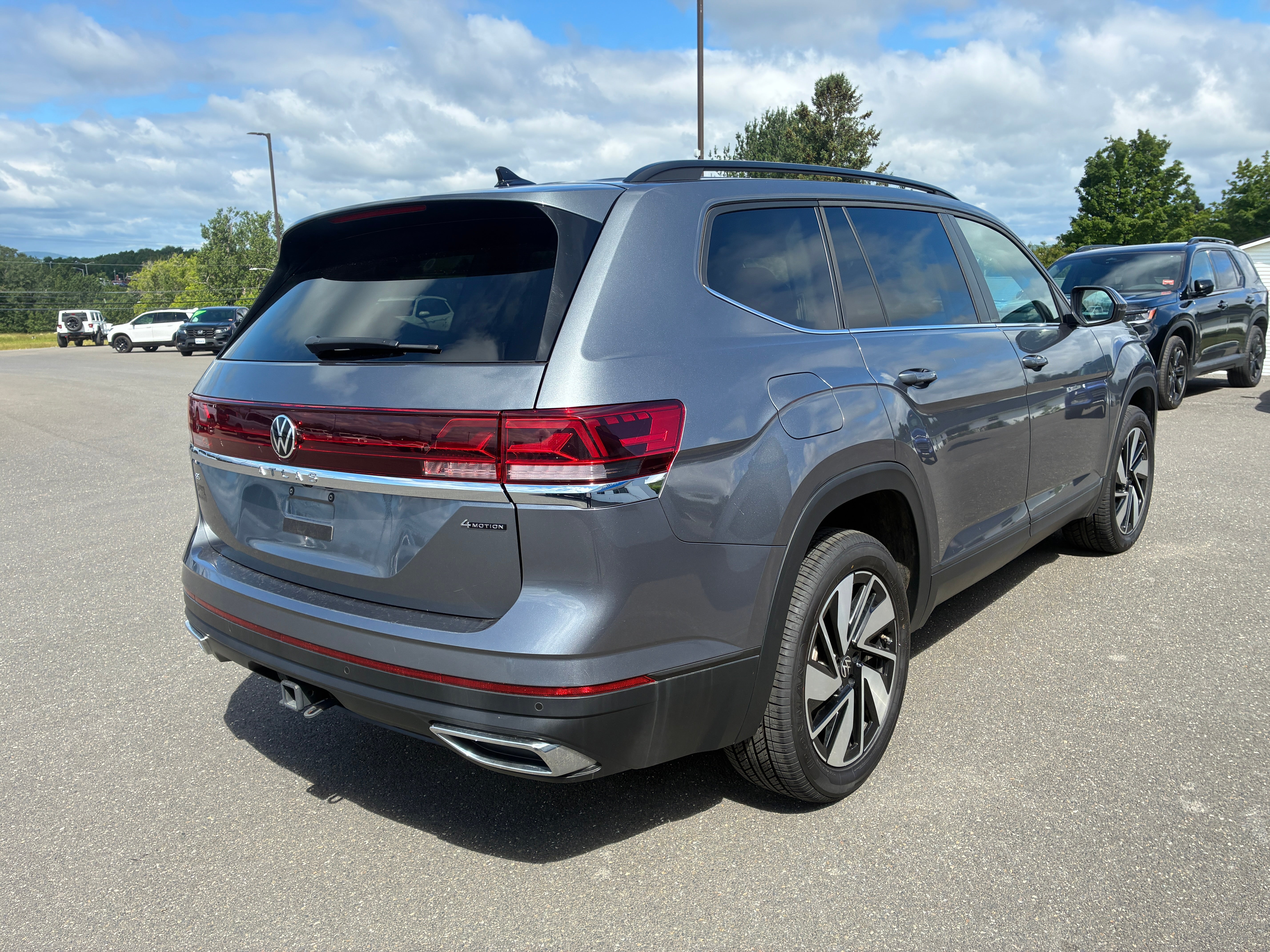 2025 Volkswagen Atlas 2.0T SE w/Technology 4MOTION