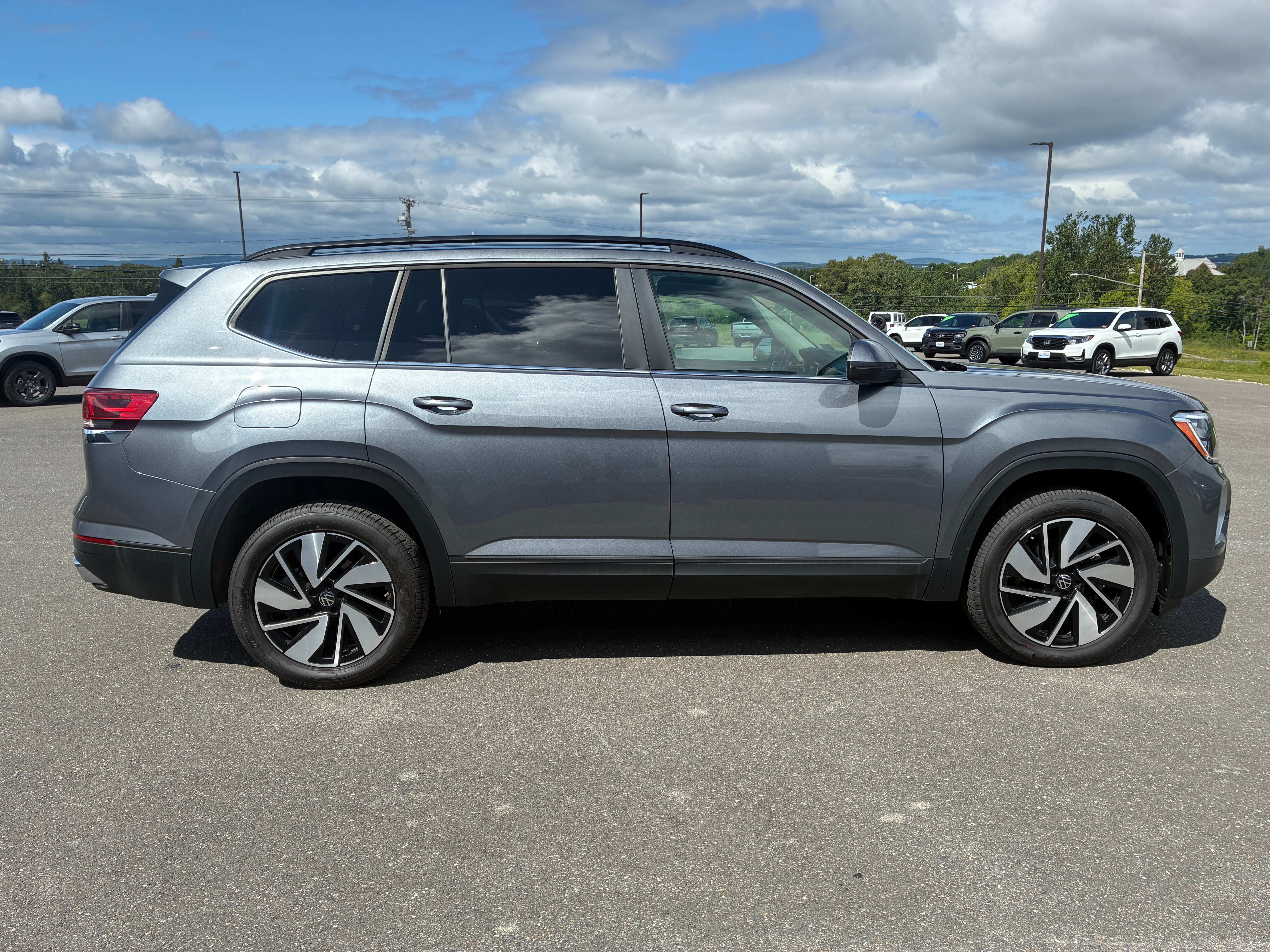 2025 Volkswagen Atlas 2.0T SE w/Technology 4MOTION