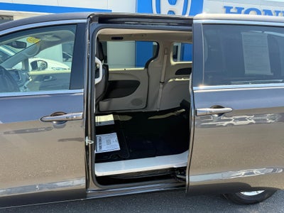 2023 Chrysler Pacifica Touring L FWD