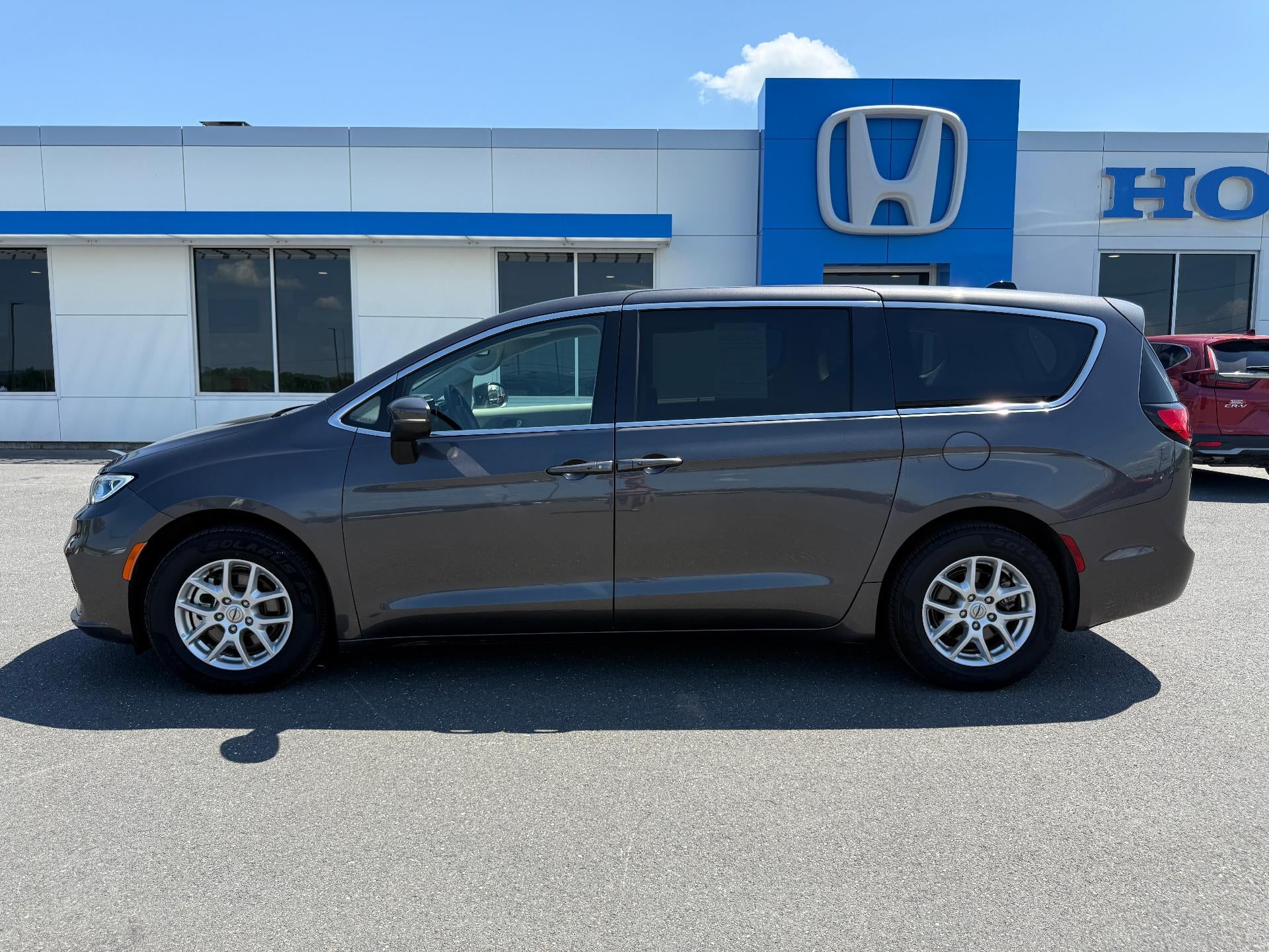 2023 Chrysler Pacifica Touring L FWD