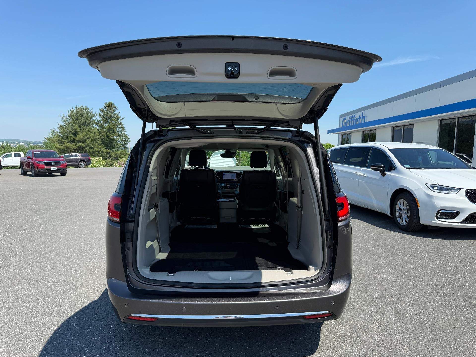 2023 Chrysler Pacifica Touring L FWD