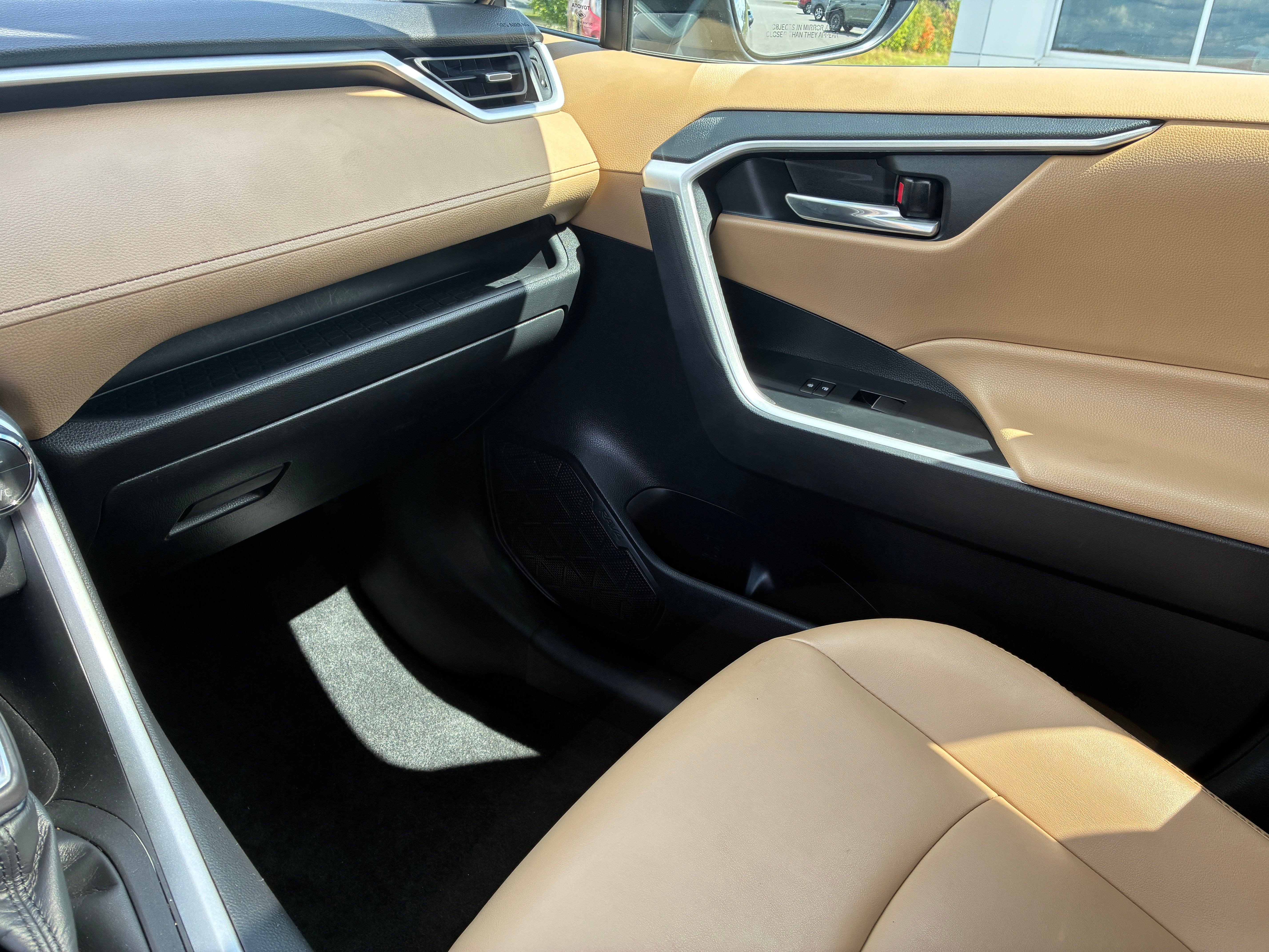 2021 Toyota RAV4 XLE Premium - Photo 25